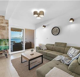 2 bedroom apartment with pool in Okrug Gornji on Ciovo Island, sleeps 6